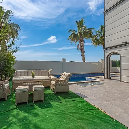 Near By The Land Of Legends , Private Pool With Jakuzzi Villa Moon Villa *