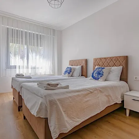Near By The Land Of Legends , Private Pool With Jakuzzi Villa Moon