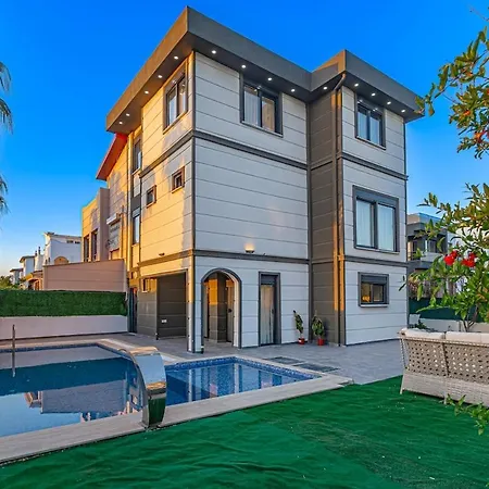 Near By The Land Of Legends , Private Pool With Jakuzzi Villa Moon Villa