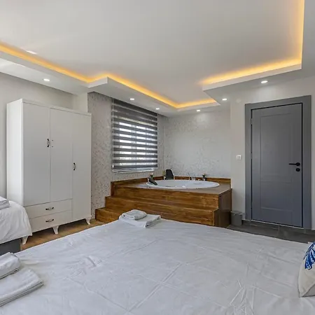 Near By The Land Of Legends , Private Pool With Jakuzzi Villa Moon Villa *