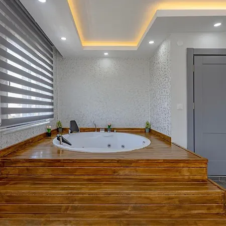 Near By The Land Of Legends , Private Pool With Jakuzzi Villa Moon Villa *