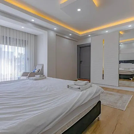 Near By The Land Of Legends , Private Pool With Jakuzzi Villa Moon