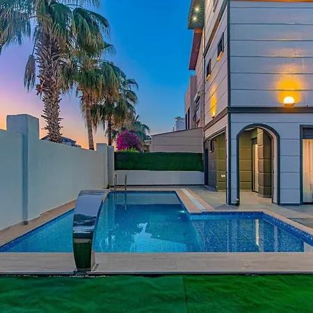 Villa Near By The Land Of Legends , Private Pool With Jakuzzi Villa Moon
