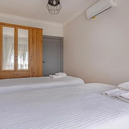 Villa Near By The Land Of Legends , Private Pool With Jakuzzi Villa Moon *