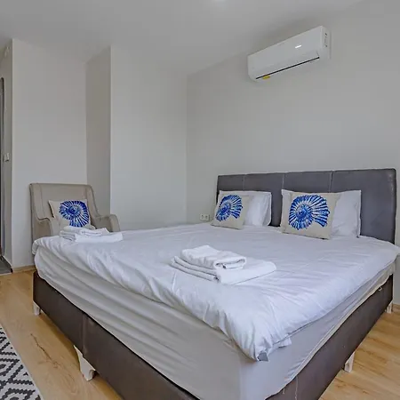 Near By The Land Of Legends , Private Pool With Jakuzzi Villa Moon