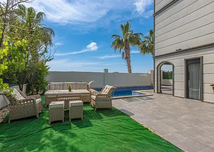 Near By The Land Of Legends , Private Pool With Jakuzzi Moon Villa *