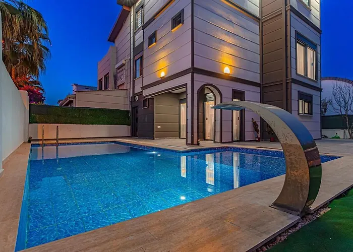 Near By The Land Of Legends , Private Pool With Jakuzzi Moon *
