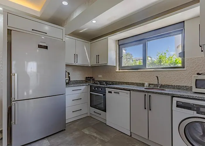 Near By The Land Of Legends , Private Pool With Jakuzzi Moon