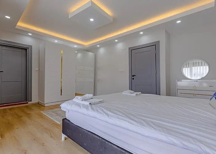 Villa Near By The Land Of Legends , Private Pool With Jakuzzi Moon