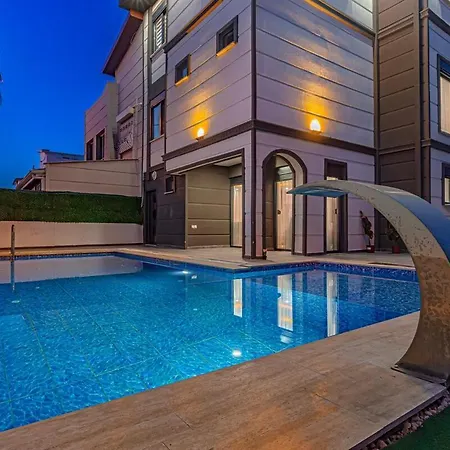 Near By The Land Of Legends , Private Pool With Jakuzzi Moon *